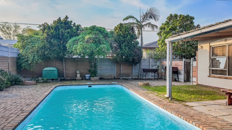 4 Bedroom Property for Sale in Oakglen Western Cape